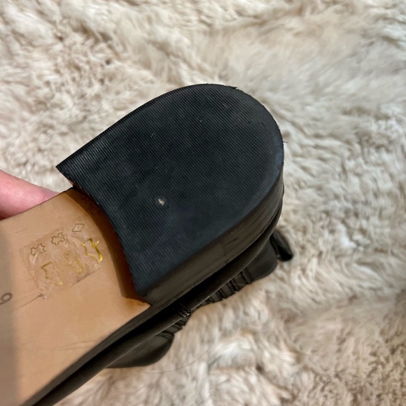 Madewell The Ainsley Chelsea Boot
J8295 leather size 6 - Picture 14 of 15